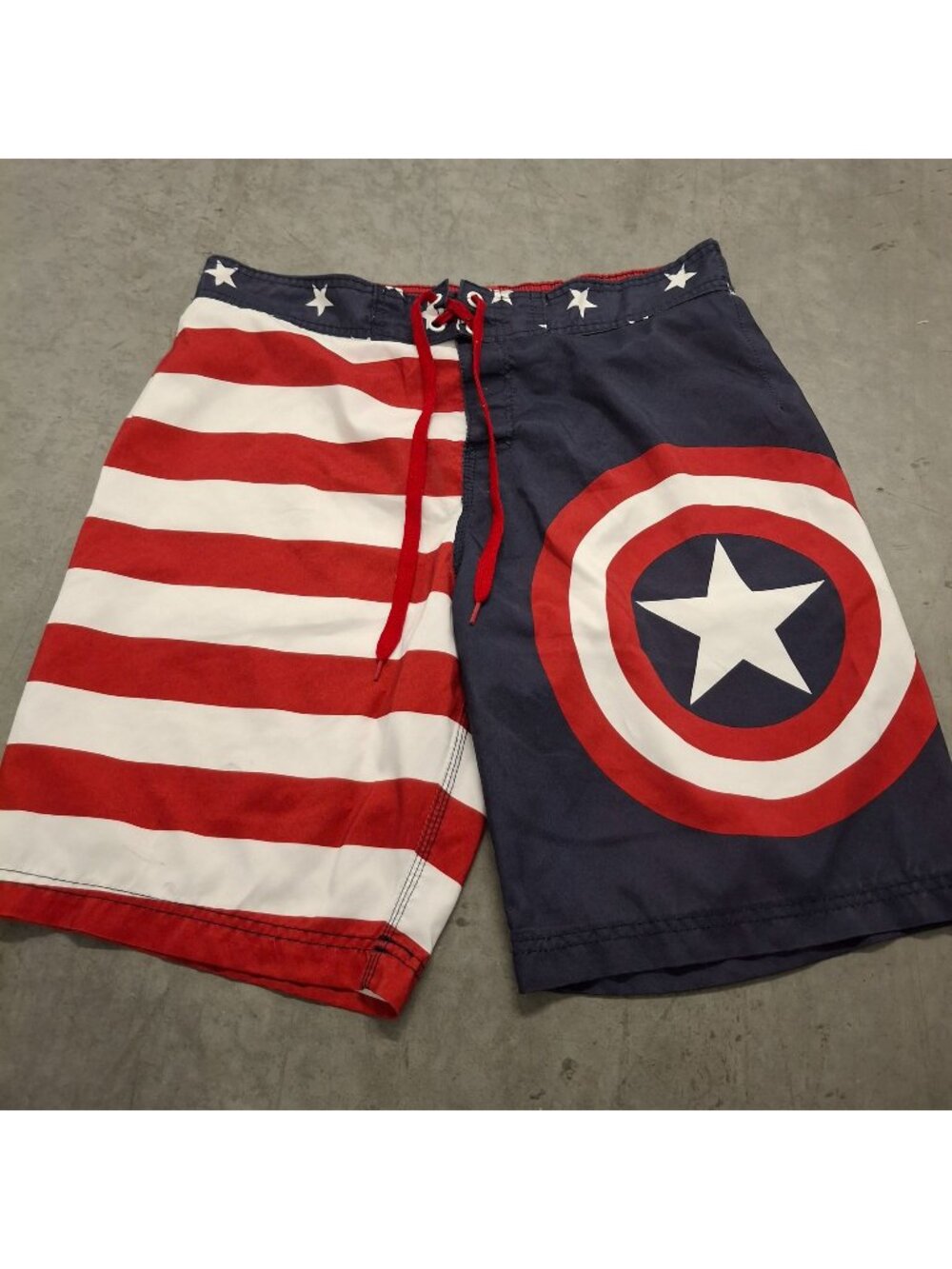 Marvel Captain America Mens Swim Trunks Patriotic Stars Stripes Design Size L